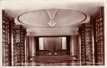 PAQUEBOT NORMANDIE - CARTE PHOTO SEPIA - EDITEUR ANONYME : `INTERIEUR DU PAQUEBOT NORMANDIE - LE GRAND HALL`