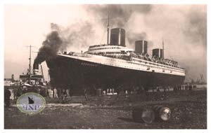 S.S NORMANDIE ARRIVEE EN CALE SECHE POUR MONTAGE DES HELICES