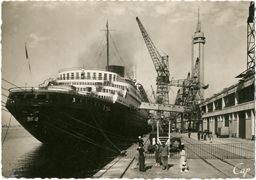 PAQUEBOT S.S NORMANDIE - CARTE POSTALE GRAND FORMAT GLACEE NOIR ET BLANC - EDITEUR : CAP - REF.SITE : CAPGAZGFG 1-49 PSB