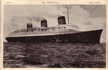 PAQUEBOT S.S NORMANDIE - CARTE POSTALE U.S.A CLASSIQUE NOIR ET BLANC - EDITEUR : MANHATTAN POST CARD PUBLISHING CO. - REF. SITE : MAN-PCE 1-64A-1 PSB