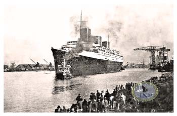 s.s Normandie quitte son quai d`armement pour la cale sèche
