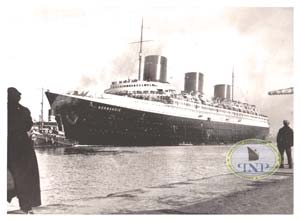 s.s. Normandie - départ du quai d`armement avant essais